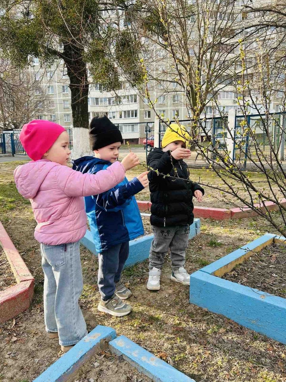 Знакомство малышей с весенними признаками
