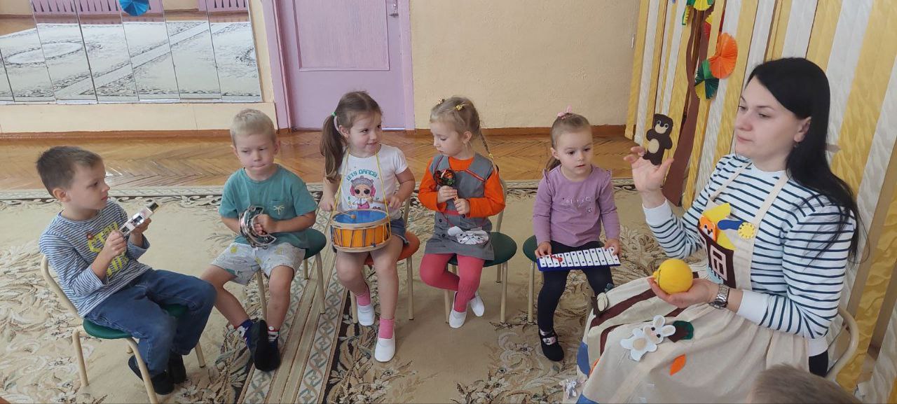 Музыкальное развлечение в средней группе Путешествие колобка