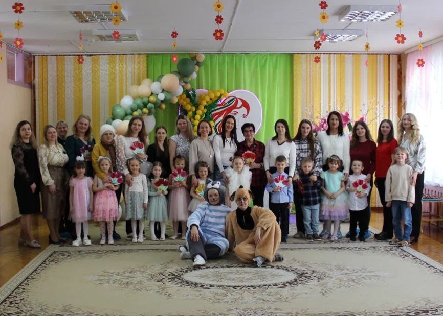 Праздник весны! Утренники средних групп в честь весеннего праздника 8 марта!