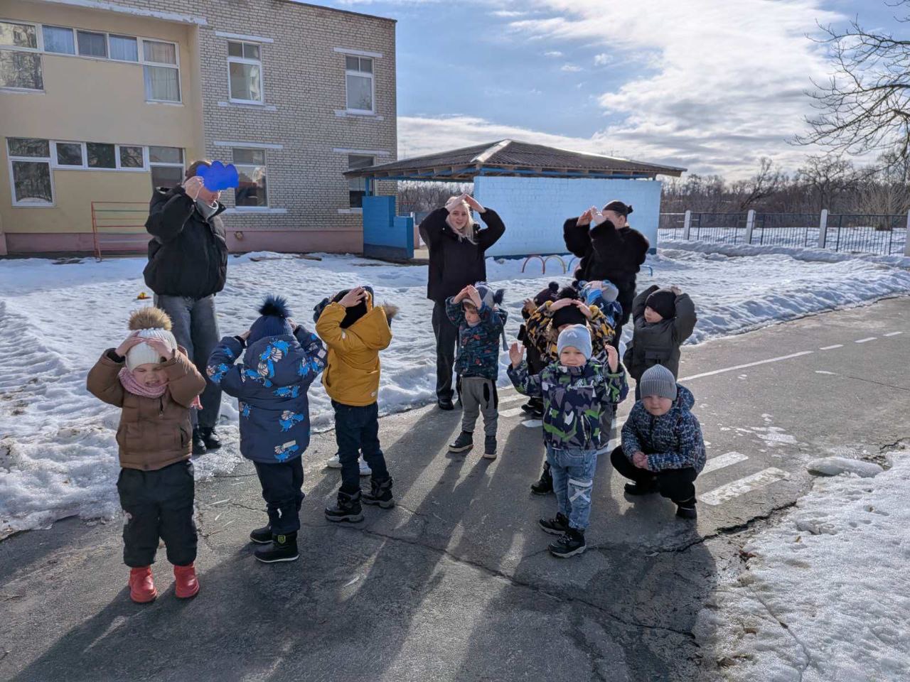 Веселые игры на прогулке 