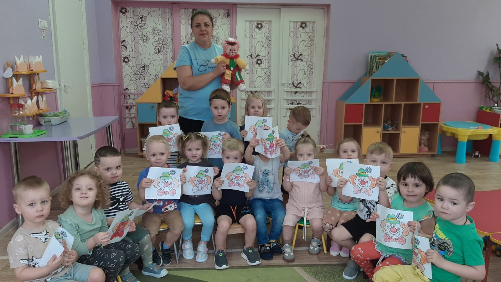 Клоун Тимошка в гостях у ребят