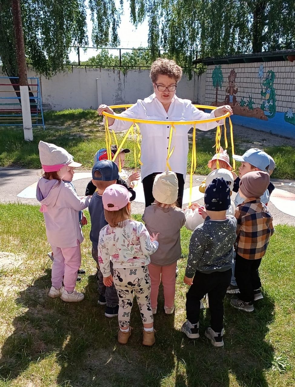 Развлечение в младшей группе: в гости к солнышку
