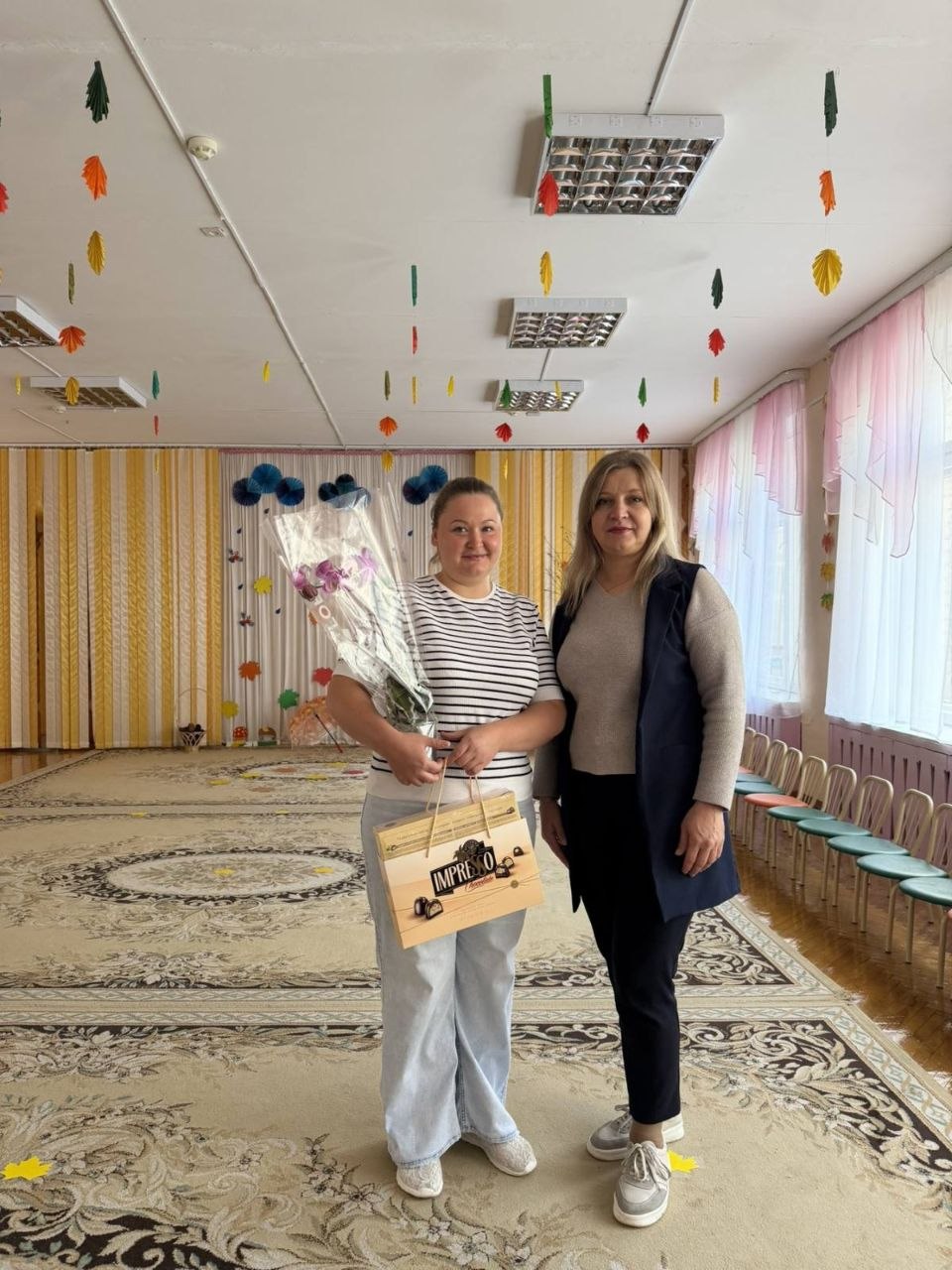 В этом солнечный день, члены коллектива, поздравили Ропот Марину Петровну с днём рождения!