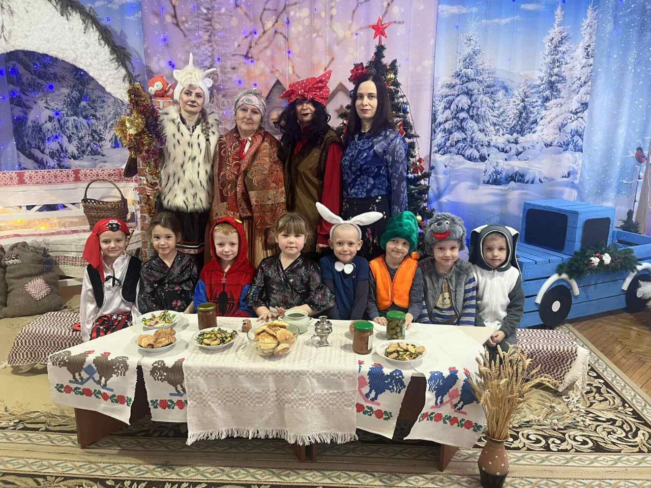 Вас поздравим с Рождеством и колядку вам споём!