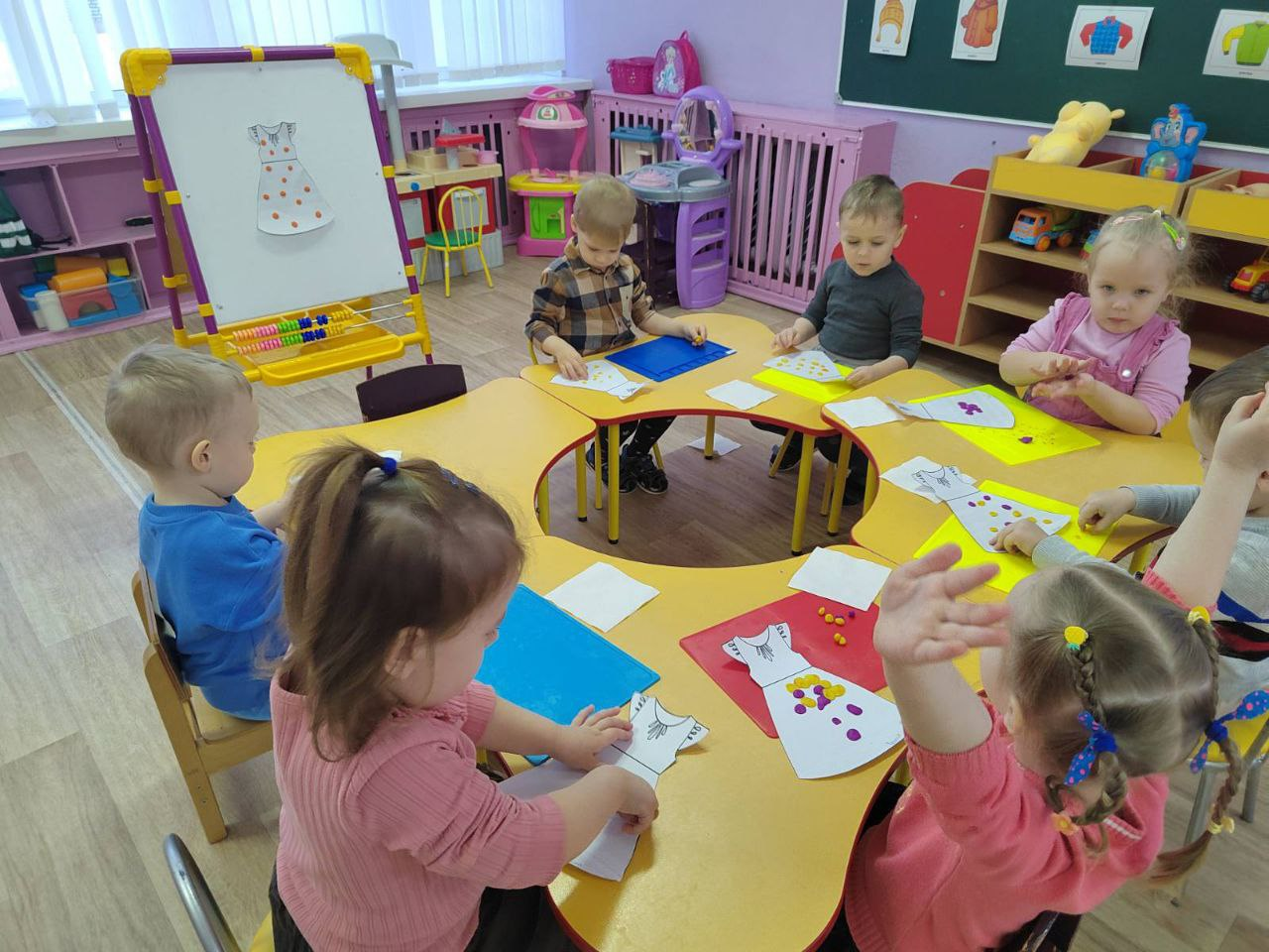 Украсим кукле платье