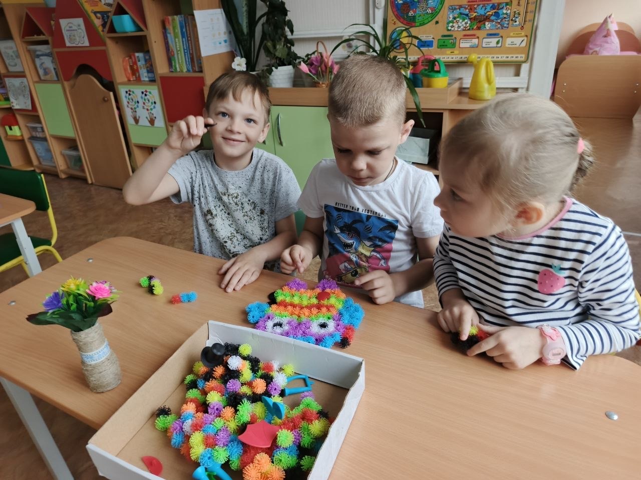 Игры с «разноцветными колючками»