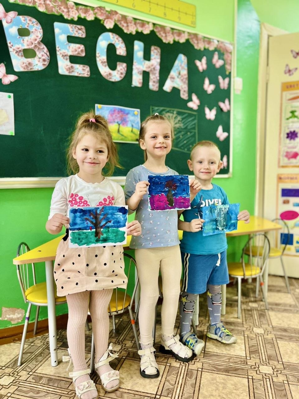 Весенний пейзаж от наших маленьких художников!