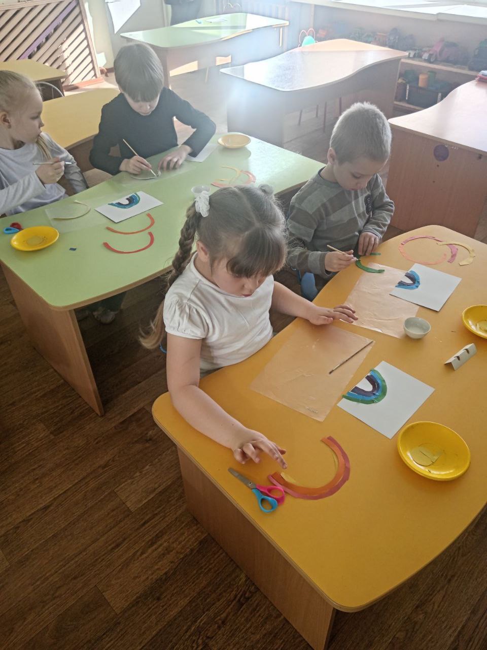 Конструирование из бумаги: весенняя радуга